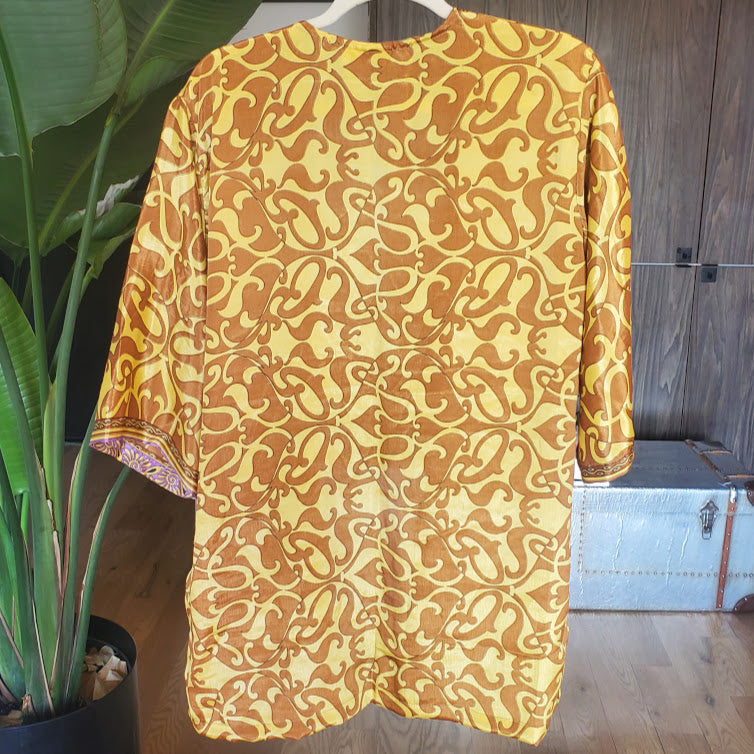 The Balcony, Please! Short Kimono #20